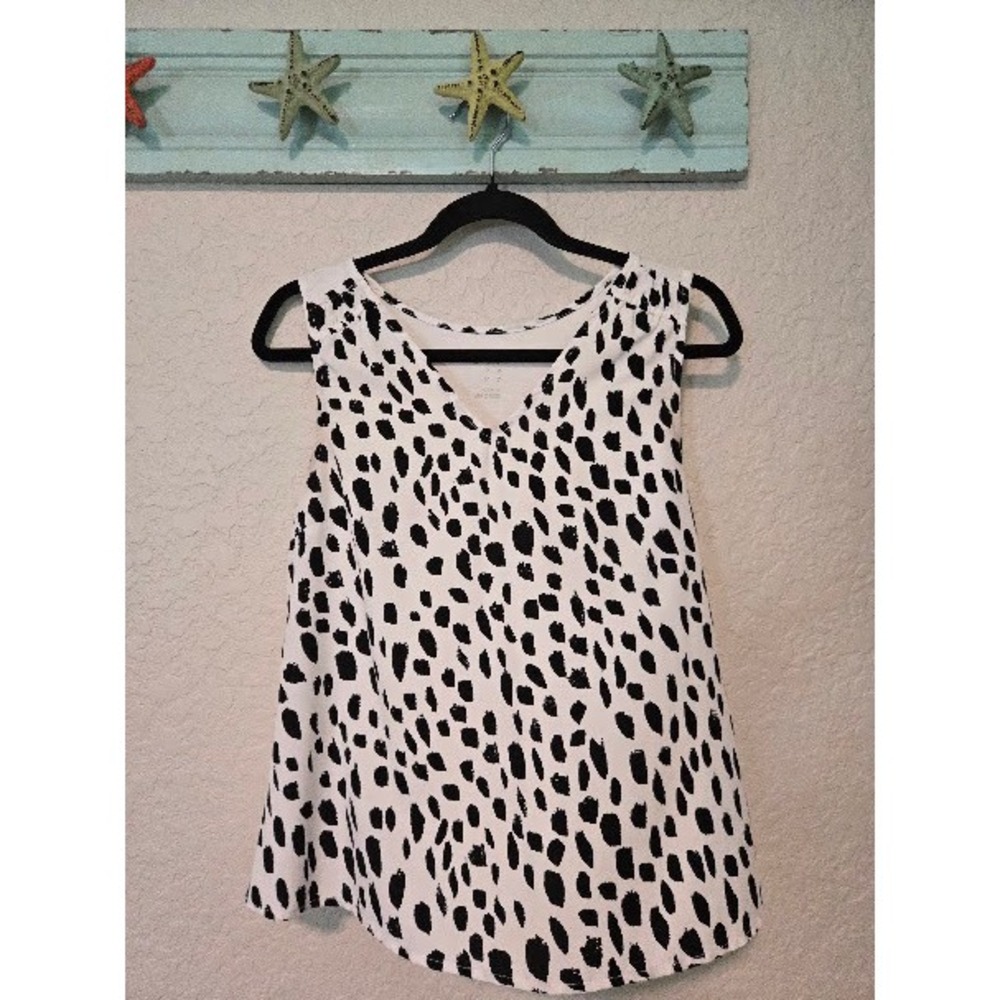 A New Day Womens XS V-Neck Sleeveless Blouse Black White Abstract Animal Print